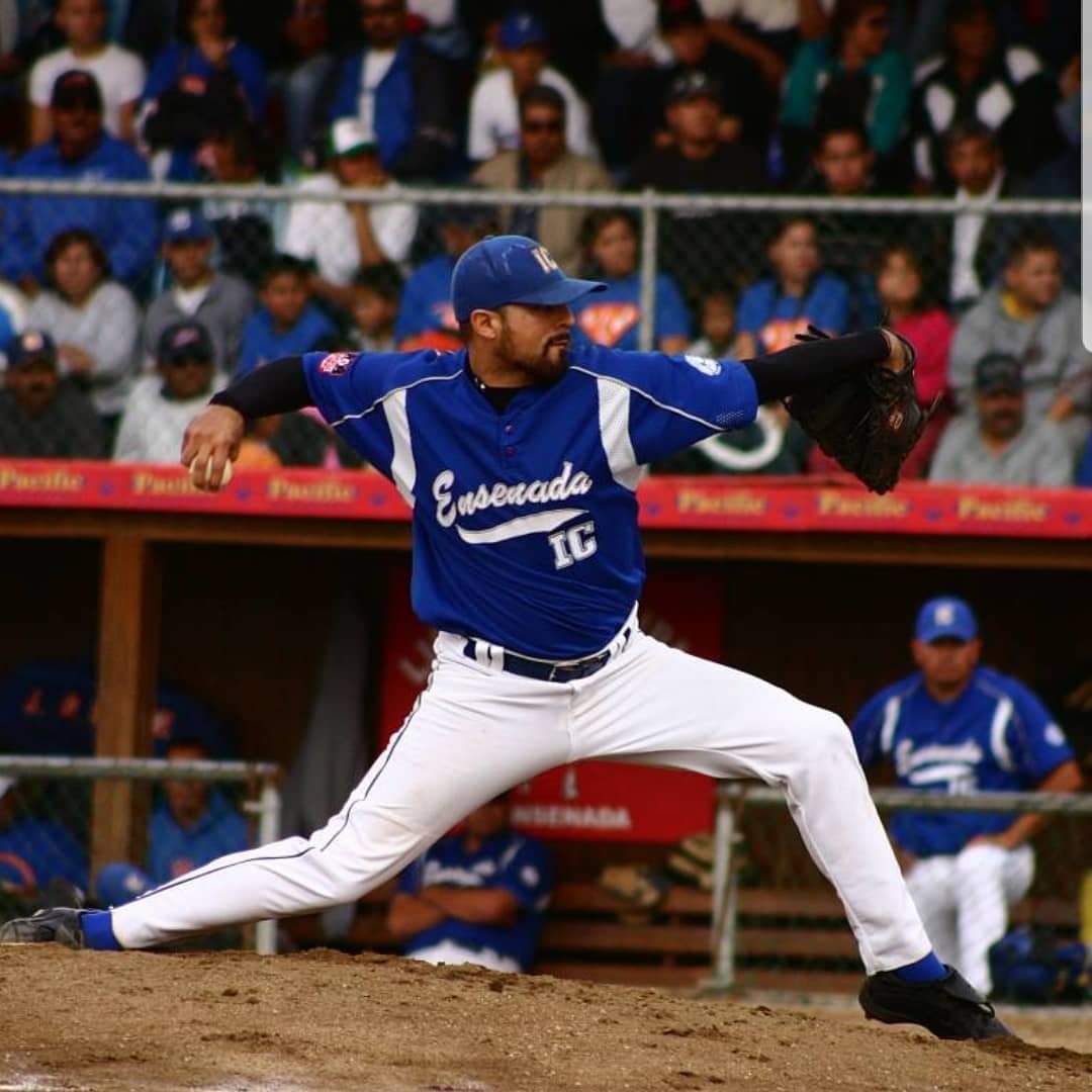 Ariel Guitron Pitching